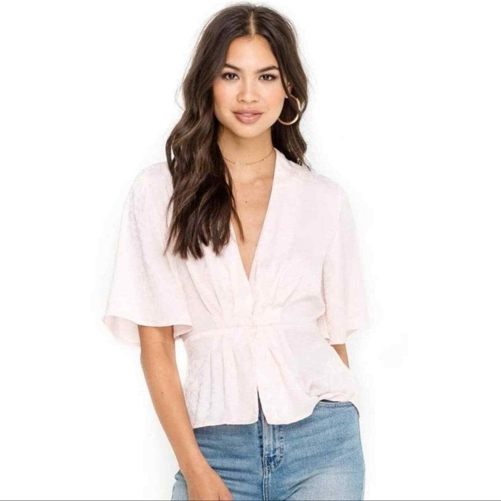 ASTR Blush Pink Satin Pleated Front V Neck Tie Kimono Top - Picture 3 of 14